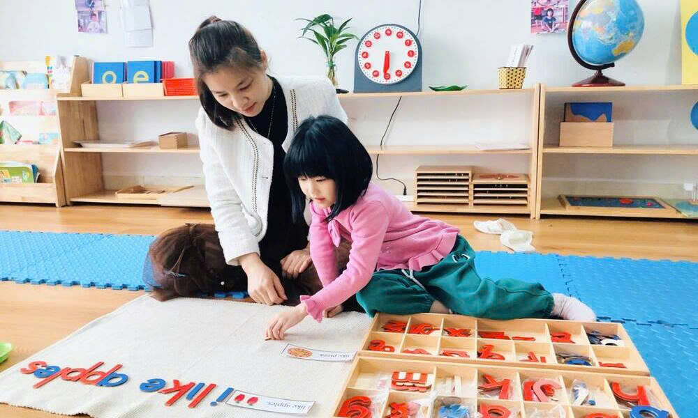 Cha mẹ và giáo viên chỉ là người đồng hành cùng trẻ