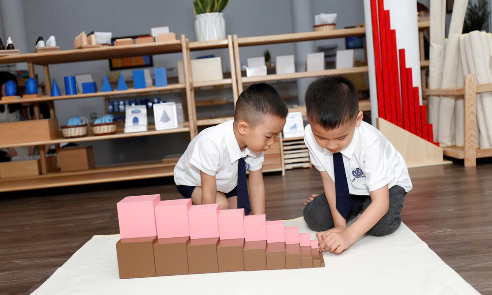 Vì sao phương pháp Montessori xếp trẻ theo từng nhóm tuổi