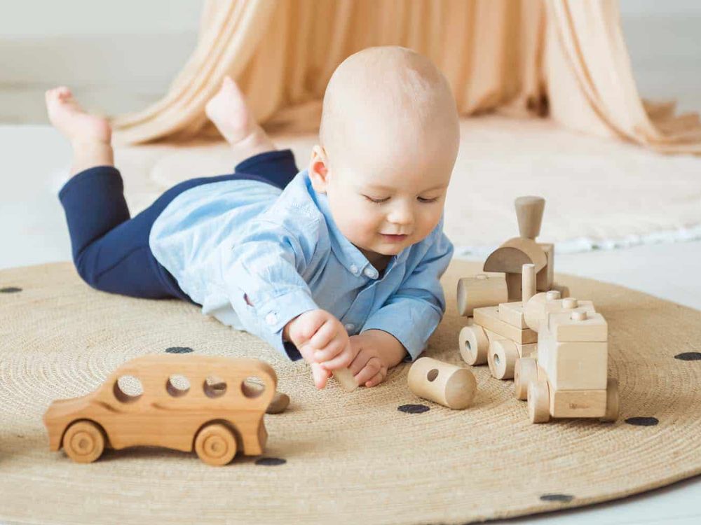Chọn đồ chơi Montessori cho trẻ dưới 1 tuổi