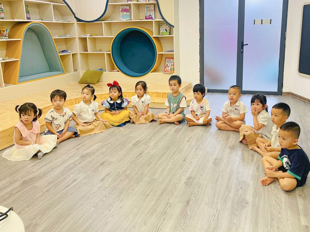 Có nên cho con học trường mầm non quốc tế không