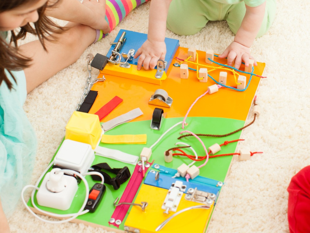 Bảng bận rộn Montessori