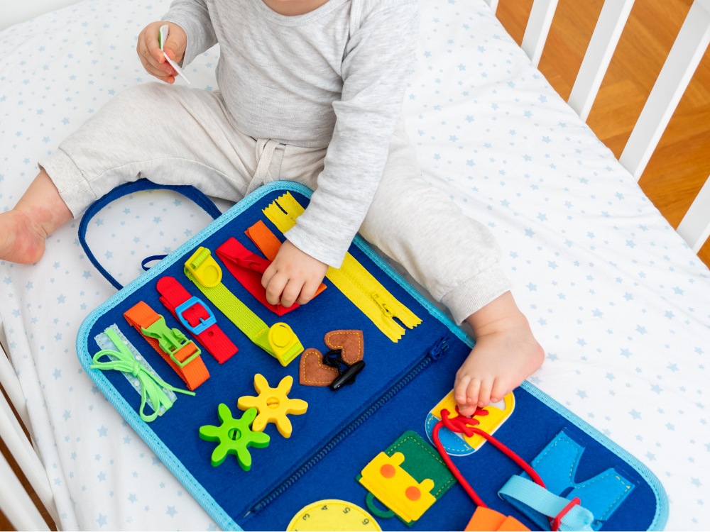 Bảng bận rộn Montessori