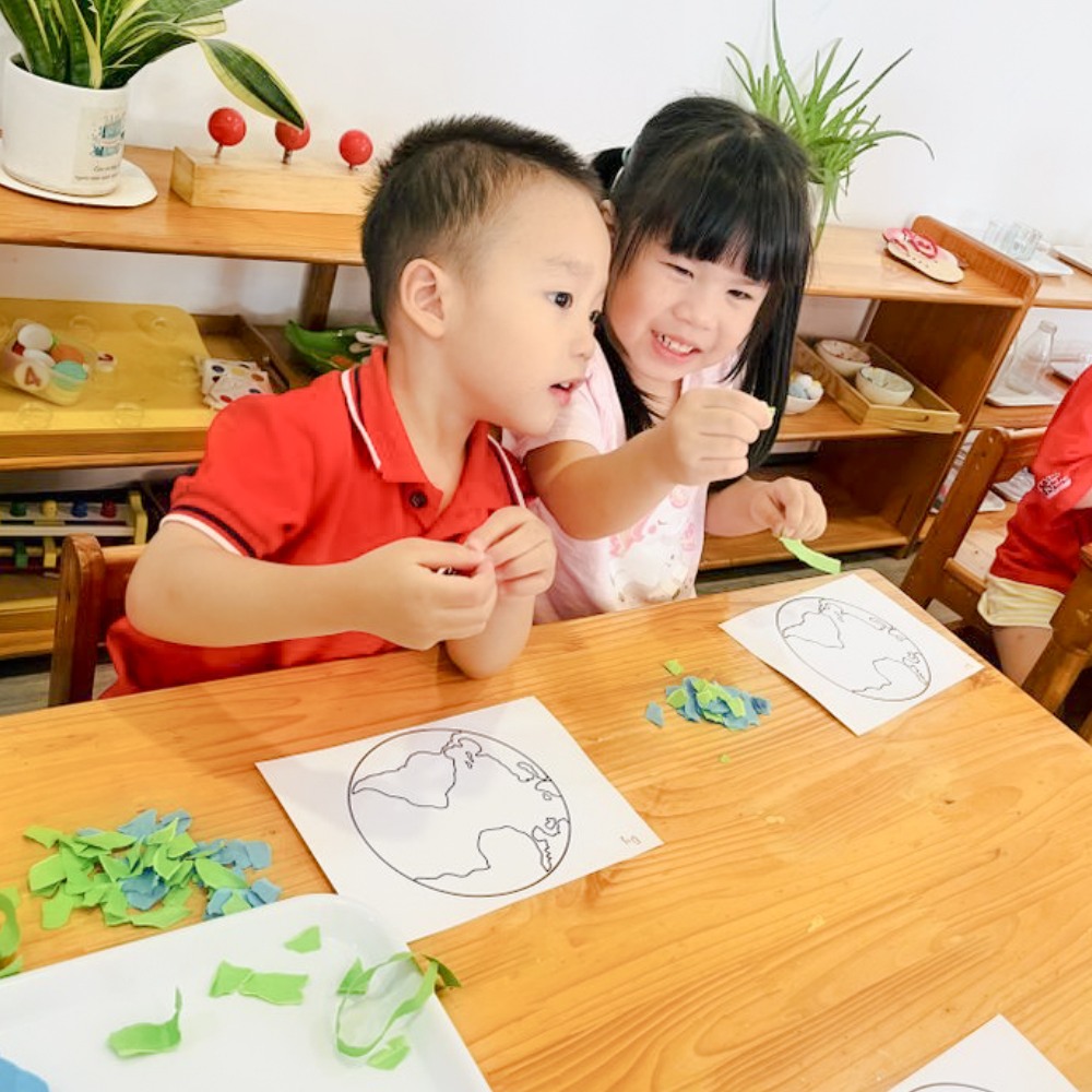 Montessori không chỉ tập trung vào việc truyền đạt kiến thức