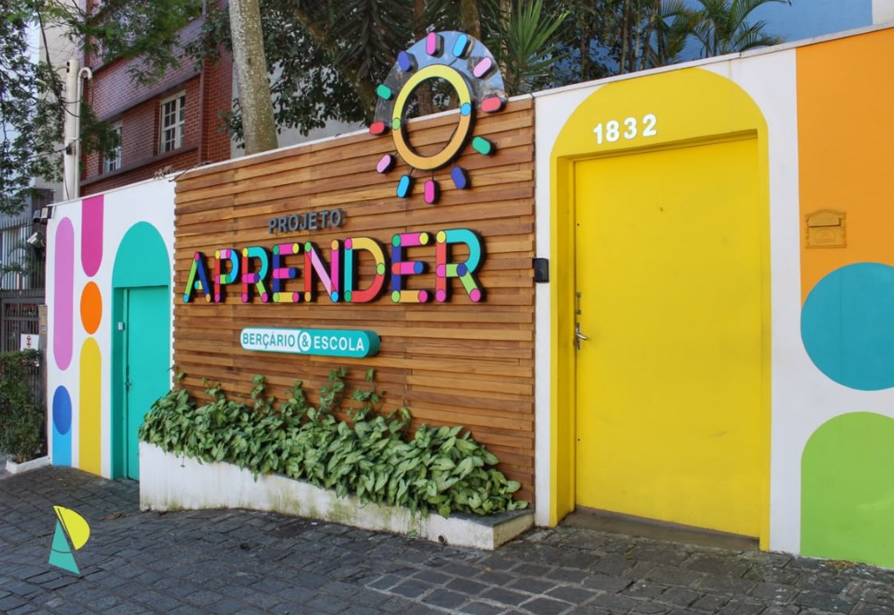 Cổng trường hiện đại, tối giản