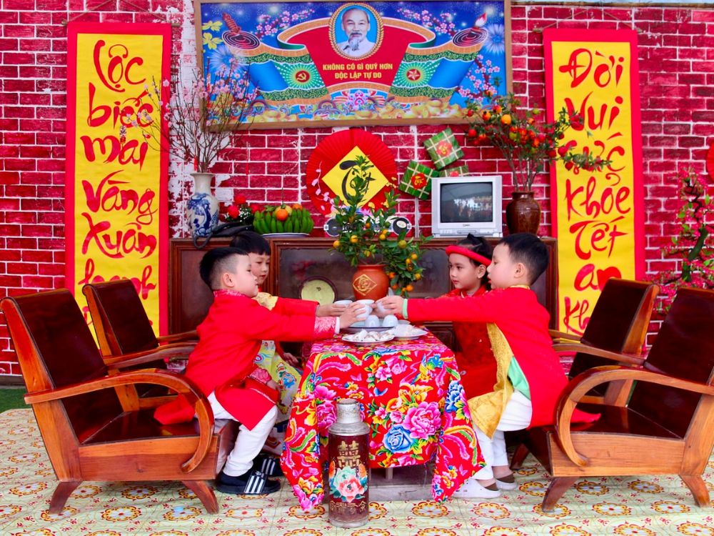 Cách trang trí sân trường mầm non chủ đề Tết