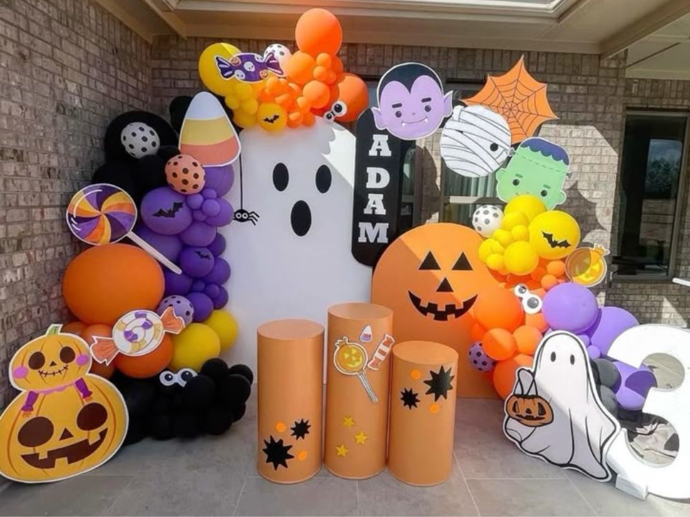 Trang trí sân trường mầm non dịp Halloween sáng tạo