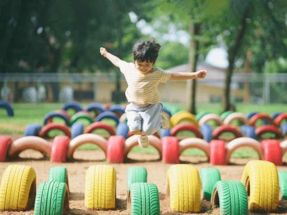 Sân chơi trường mầm non rực rỡ sắc màu