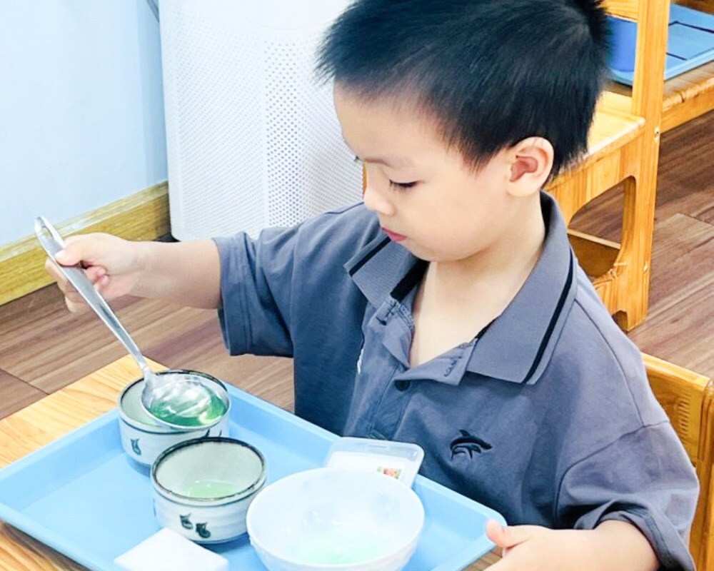 Cô dạy bé làm nước, đồ uống