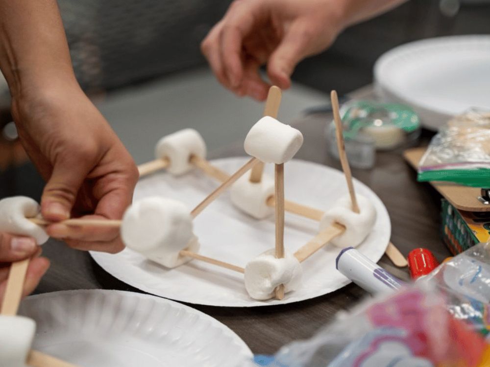 Thí nghiệm đơn giản cho trẻ mầm non: Marshmallow Shapes