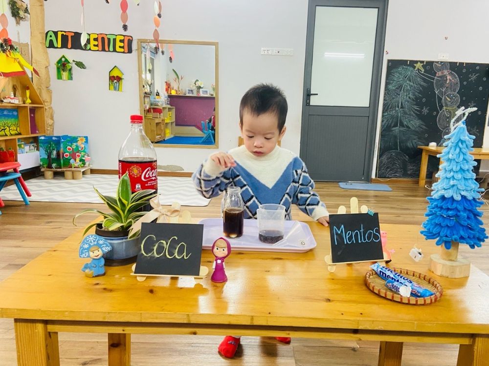 Thí nghiệm cho bé: Kẹo mentos và coca