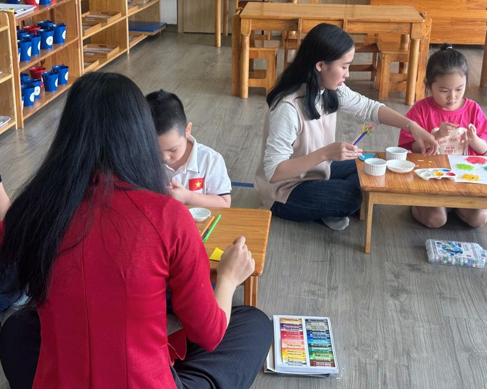 Góc thực hành thủ công của cô và bé trường Casadei bambini
