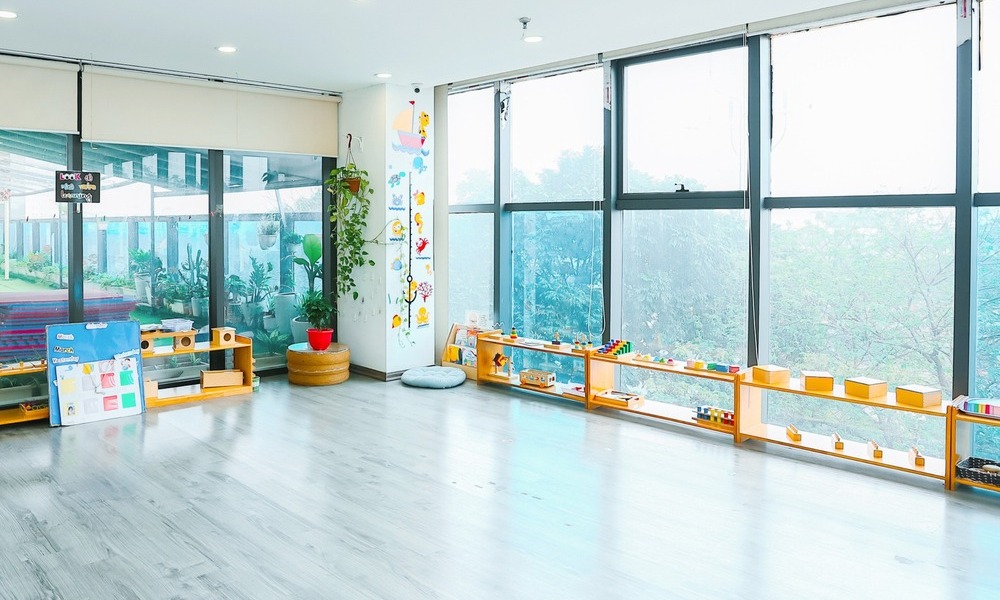 Đồ dùng trong lớp sử dụng các gam màu nhẹ