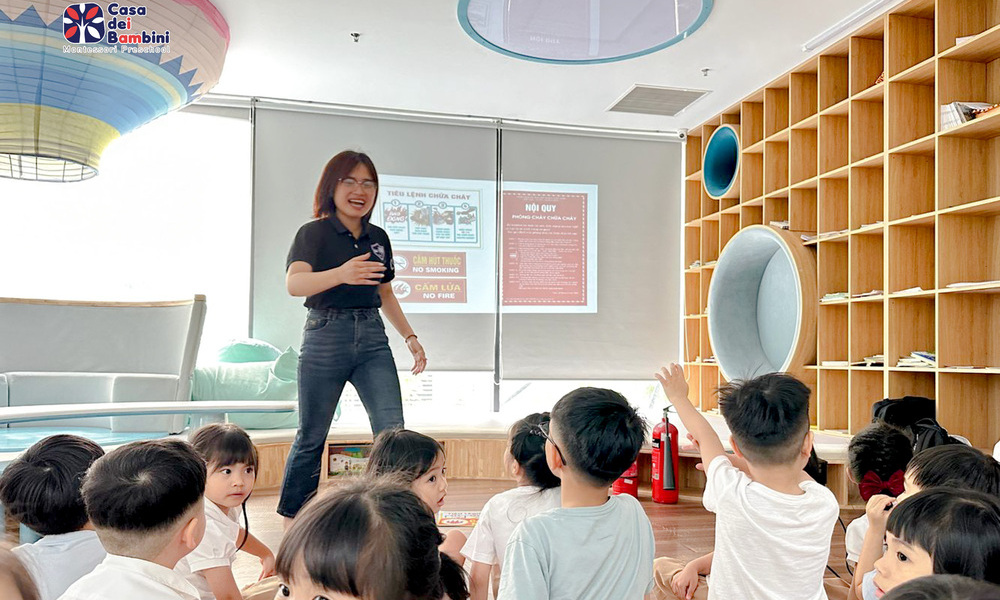 Bố trí rèm cửa mỏng vừa đủ, không chắn tầm nhìn