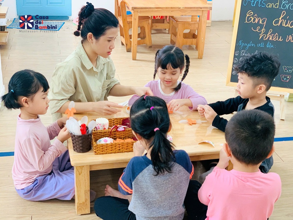Phương pháp giáo dục nào giúp trẻ phát triển giác quan hiệu quả?